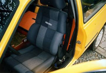 Ein Recaro othop&auml;d in einem Auto der Deutschen Post AG